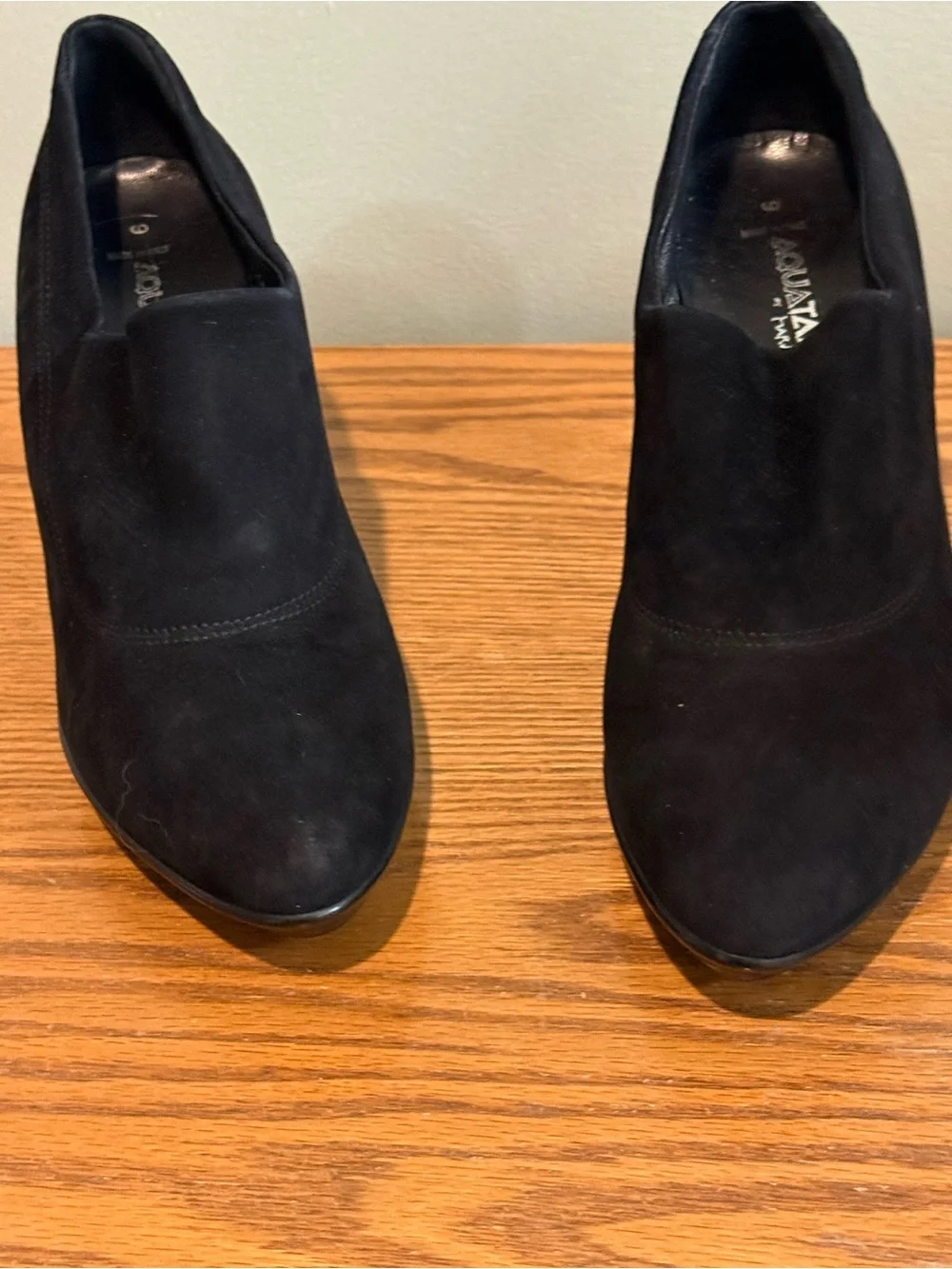 Aquatalia Vera Gomma Rosette Heel Black Suede Womens Size 9